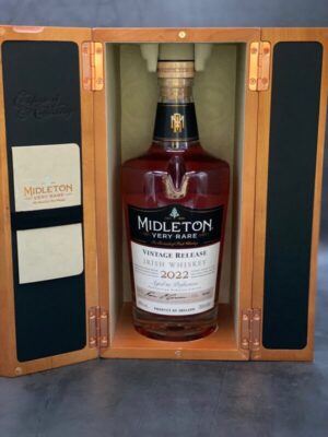 Midleton Very Rare 2022 Vintage Release | Premium Blended Irish Whiskey | 70cl Boxed with Certificate of Authenticity